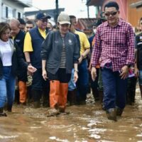 Premierministerin Paetongtarn Shinawatra versicherte den vom Hochwasser geplagten Bewohnern des Bezirks Mae Sai in Chiang Rai am Samstag , dass sich in der am schlimmsten betroffenen Region des Nordens bis zum 1. November alles wieder normalisieren werde.