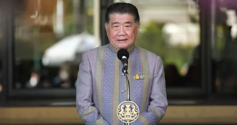 Die Ernennung von Phumtham Wechayachai zum Verteidigungsminister durch den faktischen Pheu Thai Chef Thaksin Shinawatra löste unter den Militärangehörigen, ob sie nun im Dienst oder im Ruhestand sind, immer mehr unwillkommene Gefühle und unerwünschte Ängste aus, sagte der ehemalige Senator Somchet Boonthanom vorgestern (3. September).