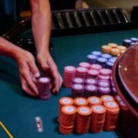 Thailands neu ernannter stellvertretender Finanzminister Julaphan Amornvivat hat bedeutende Fortschritte beim Projekt des Unterhaltungskomplexes (Casino) des Landes angekündigt. Nach einer Reihe umfassender öffentlicher Anhörungen äußerten über 80 % der Befragten ihre Zustimmung zu der Initiative und brachten sie damit ihrer Realisierung einen Schritt näher.