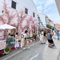 Die Altstadt von Phuket gehört zu den 49 Orten, die als anfällig für Sturzfluten, Überschwemmungen oder Erdrutsche gelten, teilte die Behörde für Mineralressourcen am Dienstag mit, während sich die Touristeninsel auf eine weitere Flut von Schlechtwetter vorbereitete. Die Abteilung identifizierte 49 „gefährdete Dörfer“, darunter die Altstadt und die Chartered Bank-Gemeinde, beides beliebte Standorte im Bezirk Muang.