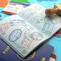 Das neue Destination Thailand Visa (DTV) erfreut sich bei Expats in Thailand und im Ausland rasch großer Beliebtheit. Die innovative Visumsoption wurde speziell für Telearbeiter, Personen, die eine kompetenzbasierte Ausbildung oder medizinische Behandlung anstreben, sowie Familien konzipiert und stößt auf großes Interesse.