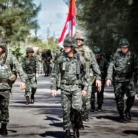 Armee und Marine wurden gestern (12. Oktober) wiederholt dazu aufgefordert, die Abzüge von über 30 Prozent des Gehalts von Soldaten niedriger Dienstgrade zur Rückzahlung eines Teils ihrer Schulden bei Armee- oder Marinesparkassen einzustellen.