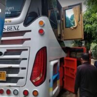Das Department of Land Transport (DLT) erstattete am Donnerstag Anzeige bei der Polizei, nachdem bekannt wurde, dass der Fahrer des Reisebusses, der Feuer fing und 23 Menschen tötete, die Inspektion der Gaskanister, die als Unfallursache gelten, umgehen wollte.