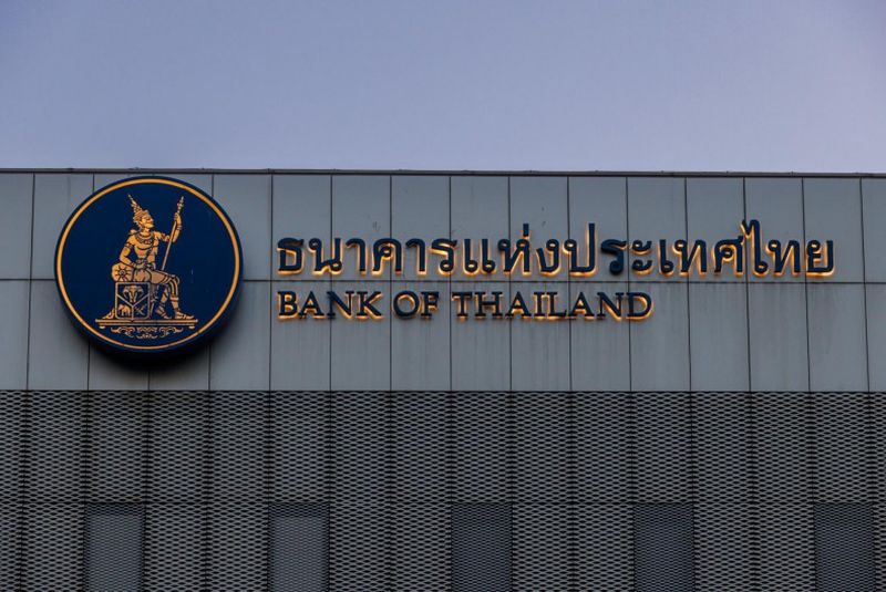 Der Chef der Bank von Thailand (BoT) wurde wegen der Offenlegung seiner politischen Haltung getadelt. Der Finanzminister ist besorgt über die Enthüllung gegenüber den ausländischen Medien.