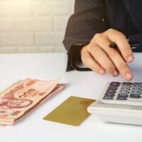 Die jüngsten Diskussionen um ein mögliches System der negativen Einkommenssteuer (NIT) in Thailand haben bei Expatriates große Besorgnis ausgelöst. Es ist jedoch wichtig zu verstehen, dass sich diese Entwicklungen noch in der Diskussionsphase befinden und keine Gesetzesänderungen unmittelbar bevorstehen.