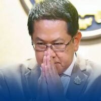 Jirayu Huangsap, ein Berater der Premierministerin, forderte die Öffentlichkeit dazu auf, die Premierministerin nicht dafür zu kritisieren, dass sie ihre Reden auf einem iPad abliest. Er stellte klar, dass die Premierministerin zwar oft ohne Skript spricht, internationale Foren jedoch Genauigkeit erfordern. Bei diesen globalen Ereignissen müssen sich die Staats- und Regierungschefs eng an vorbereitete Erklärungen halten, da solche Vereinbarungen nicht so geändert werden können wie spontane Reden.