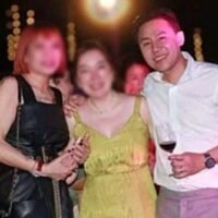 Eine thailändische Millionärin kehrte aus Frankreich nach Thailand zurück, um rechtliche Schritte gegen einen bekannten Anwalt einzuleiten, der sie angeblich um 71 Millionen Baht betrogen hatte. Sie gab auch ein geheimes Treffen in Hongkong bekannt, an dem hochrangige thailändische Politiker teilnahmen.