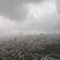 Das thailändische Wetteramt (TMD) hat heute, am 24. Oktober, eine Wetterwarnung herausgegeben, die auf heftige Regenfälle in 24 Provinzen hinweist und zur Wachsamkeit im Hinblick auf den starken Tropensturm Trami mahnt. Im Norden Thailands wird es kühles Wetter und starke Winde geben, während die südlichen Meere mit hohen Wellen zu rechnen haben.