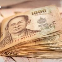 Der Privatsektor hofft, dass der Ausschuss für Geldpolitik (Monetary Policy Committee, MPC) der Bank of Thailand (BOT) den Leitzinssatz, der seit über einem Jahr bei 2,50 % liegt, senken wird, um die finanzielle Belastung der Unternehmen zu verringern. Mehrere Experten, darunter auch solche von KResearch, gehen jedoch davon aus, dass das MPC bei seiner Sitzung am 16. Oktober den aktuellen Kurs beibehalten wird.