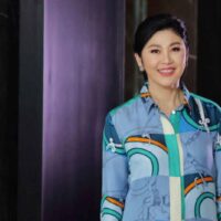 Politische Beobachter sind sich offenbar einig, dass der Weg für die flüchtige ehemalige Premierministerin Yingluck Shinawatra in ihre Heimat geebnet sei. Yingluck könnte auf ein Amnestiegesetz warten, um einer Gefängnisstrafe zu entgehen