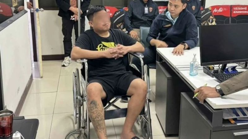 Ein Ausländer wurde festgenommen, nachdem er auf einem Flug nach Hat Yai eine Bombendrohung vorgetäuscht hatte und damit Chaos unter Passagieren und Personal verursachte. Der Täter gab als Grund Stress aufgrund familiärer Probleme an, was zu erheblichen Störungen führte.