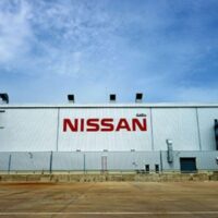 Zwei Insider gaben bekannt, dass Nissan im Rahmen seines strategischen globalen Restrukturierungsplans rund 1.000 Arbeitsplätze in Thailand abbauen oder verlagern wird . Nach der Ankündigung eines deutlichen weltweiten Personalabbaus zu Beginn dieses Monats stellt diese Entscheidung einen weiteren Schritt zur Neuausrichtung der Betriebsabläufe mit dem Ziel der Effizienzsteigerung dar.