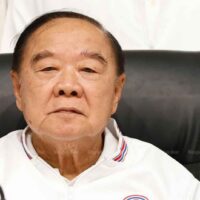 General Vitch Devahasdin na Ayudhya, ein enger Vertrauter von General Prawit Wongsuwon, versuchte, den Führer der Palang Pracharath Partei (PPRP) von dem Politiker Samart Janechaijittawanich zu distanzieren, der am Montag im Zusammenhang mit dem Aufsehen erregenden öffentlichen Betrugsfall im Zusammenhang mit der iCon Group verhaftet wurde.