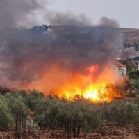 Vier thailändische Landarbeiter wurden durch Raketenbeschuss in der Nähe von Metula, Israels nördlichster Stadt an der Grenze zum Libanon, getötet und einer verletzt, postete Außenminister Maris Sangiampongsa am Freitag auf der Social-Media-Plattform X. Das thailändische Arbeitsministerium erleichtert die Evakuierung von Thailändern an der israelisch-libanesischen Grenze.