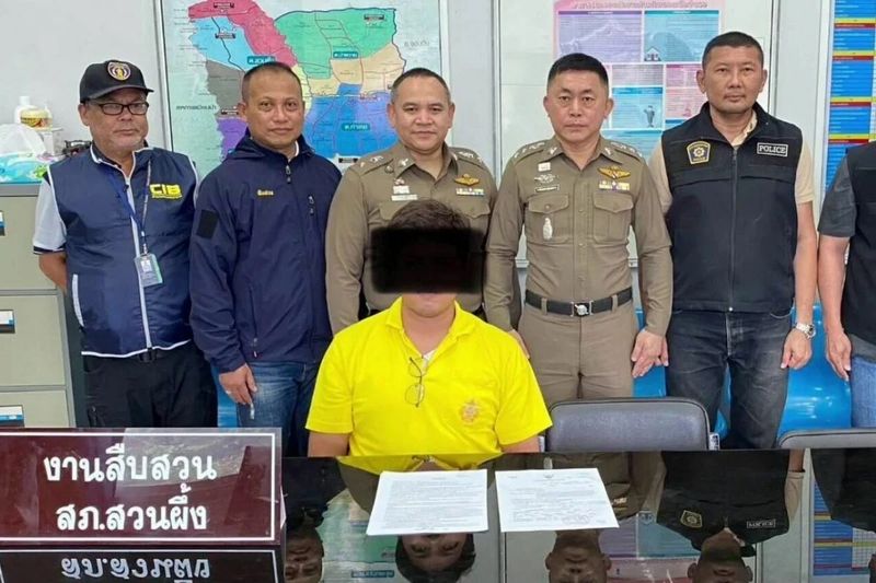 Ein thailändischer Lehrer in der zentralthailändischen Provinz Ratchaburi gestand , zahlreiche Schüler sexuell missbraucht zu haben . Er gab an, er könne sich nicht mehr an die Zahl der Opfer oder die konkreten Schüler erinnern, die betroffen waren.