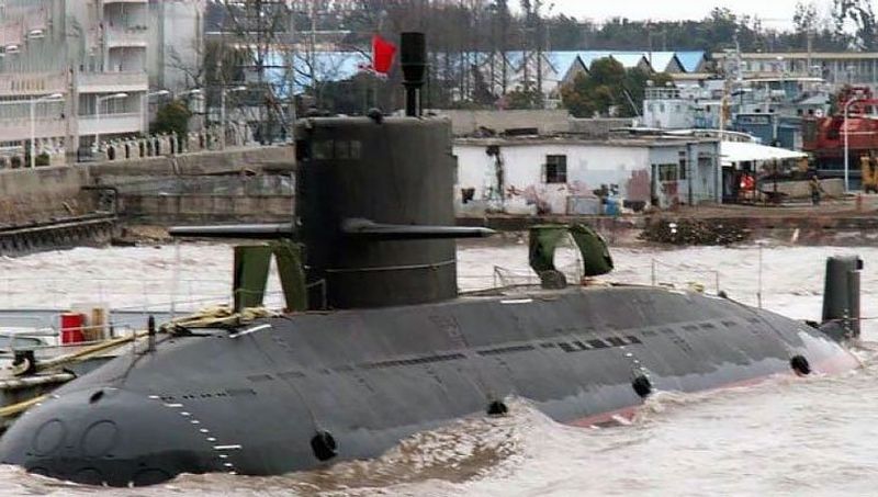 Die thailändische Marineführung tritt derzeit in der Schwebe: Der geplante Erwerb eines in China gebauten U-Bootes ist weiterhin in der Schwebe, nachdem Verteidigungsminister Phumtham Wechayachai ankündigte, dass eine „Machbarkeitsstudie“ noch im Gange sei.Bei diesem lang erwarteten Projekt im Wert von 12,4 Milliarden Thai Baht geht es um die Beschaffung eines U-Boots der Yuan-Klasse S26T.