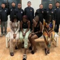 Einwohner von Phuket reichten bei der PICC- Polizei Beschwerden ein und gaben an, dass sie in Soi Bangla im Stadtteil Patong von Phuket Zeuge geworden seien, wie ausländische Frauen ausländischen Besuchern sexuelle Dienste anboten. Die Phuket Times veröffentlichte auch Bilder der Frauen, die aufgenommen wurden, während sie am Tatort mit Männern sprachen.