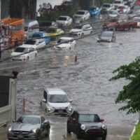 Das thailändische Wetteramt (TMD) hat eine Warnung vor schweren Regenfällen herausgegeben, die 13 Provinzen im Süden des Landes betreffen . Es besteht die Gefahr von Sturzfluten und Abschmelzungen der Wälder . Im Norden Thailands wird es zu einem Temperaturabfall von bis zu 5 Grad Celsius kommen .
