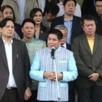 Die Palang Pracharath Partei hat gestern (11. Dezember) beschlossen, eine Clique von 20 abtrünnigen Abgeordneten unter der Führung des ehemaligen Generalsekretärs der Palang Pracharath, Thammanat Prompao, aus der Oppositionspartei zu verdrängen.