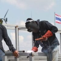 Die Chancen für einen Mindestlohn von 400 Baht schwinden immer mehr. Der Nationale Lohnausschuss verschiebt seine Entscheidung um weitere zwei Wochen. Die Aussichten, dass die Regierung ihr Versprechen einhält und den Mindestlohn zum 1. Januar landesweit auf 400 Baht erhöht, scheinen immer mehr zu schwinden.