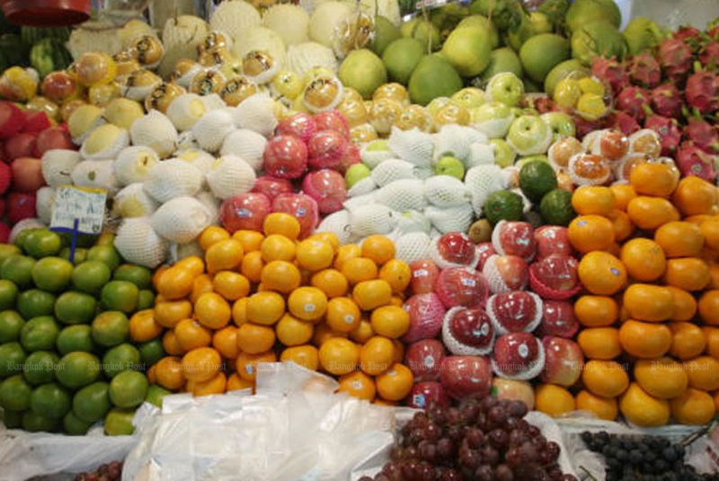 Tests zeigen hohe Pestizidwerte in Obst. Sogar in einer Probe einer als biologisch zertifizierten Drachenfrucht wurden gefährliche Rückstände gefunden.Die meisten vom thailändischen Pestizid-Warnnetzwerk (Thai-Pan) stichprobenartig getesteten Obstproben enthielten gefährliche Rückstände, die die Sicherheitsnorm überschritten, insbesondere Jujuben und Orangen.