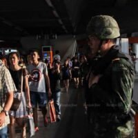 Die Bemühungen zur Einschränkung der militärischen Macht in Thailand werden weiter fortgesetzt. Ein wichtiges Anti-Putsch-Gesetz „muss noch überarbeitet werden“, bevor es erneut dem Repräsentantenhaus vorgelegt wird.