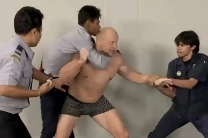 Ein betrunkener Weißrusse, der nur seine Unterwäsche trug, randalierte gestern in Phuket und griff thailändische Polizisten körperlich an . Einheimische kritisierten die Polizei für ihr ineffektives Vorgehen .