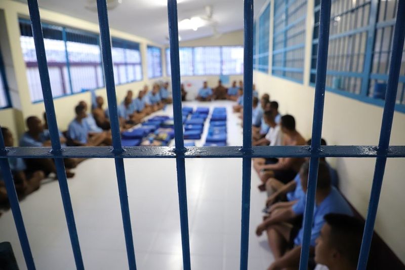 John, ein 55-jähriger Däne, berichtet von seinen düsteren Erlebnissen in einem thailändischen Gefängnis , wo er eine über fünfjährige Haftstrafe wegen Drogendelikten verbüßt, und fordert andere auf, seine Warnung zu beachten.John wurde Anfang 2021 wegen des Besitzes von Cannabis und über neun Gramm Methamphetamin verhaftet.