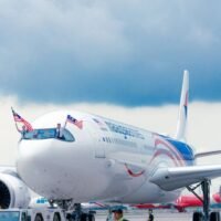 Malaysia Airlines hat seinen neuen Airbus A330neo wenige Tage nach seinem Jungfernflug aufgrund technischer Probleme stillgelegt, berichtete die Business Times am Sonntag. Dem Bericht zufolge hatte das Flugzeug seit seinem Jungfernflug nach Melbourne am 19. Dezember mit einer Reihe technischer Probleme zu kämpfen. Malaysias nationale Fluggesellschaft erhielt den A330neo am 29. November und hat weitere 19 Exemplare dieser Baureihe bestellt.