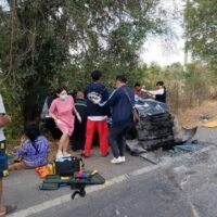 Ein Verkehrsunfall ist in Kanchanaburi zu sehen, der thailändischen Provinz, die während der „sieben gefährlichen Tage“ der Neujahrsferien 2023-2024 die höchste Zahl an Verkehrsunfällen mit Verletzten verzeichnete.