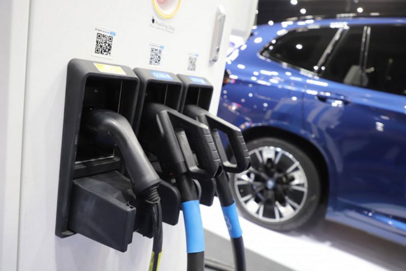 Das nationale Komitee, das für die Förderung der Elektrofahrzeugindustrie zuständig ist , hat einer neuen Kfz-Steuerstruktur zugestimmt , um die Produktion von Hybridfahrzeugen als Teil eines Plans zur Umstellung von Verbrennungsmotoren auf Elektroantrieb zu unterstützen.