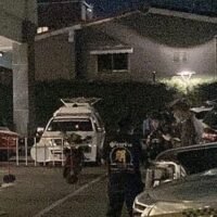In einem Wohnkomplex in Pattaya ereignete sich ein tragischer Vorfall , als ein 52-jähriger finnischer Staatsbürger aus dem 11. Stock stürzte und durch die Wucht des Aufpralls starb. Der schockierende Vorfall, der in ganz Thailand als „Pattaya Flying Club“ bekannt und unsensibel benannt ist , ereignete sich heute, am 10. Dezember, kurz nach Mitternacht und hinterließ bei Zeugen und Helfern Fassungslosigkeit.