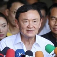 Der ehemalige Abgeordnete Theptai Senapong hat seine Bedenken über eine mögliche Rückkehr Thaksin Shinawatras an die Macht geäußert. In einem Beitrag auf seiner Social-Media Plattform hob Theptai Thaksins jüngste Äußerungen in Ubon Ratchathani hervor , in denen Thaksin die Menschen dazu aufrief, die Pheu Thai Partei zu unterstützen. Er versprach eine Wiederbelebung von Glück und Wohlstand durch eine neue Politik.