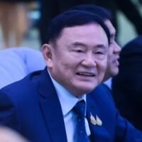 BANGKOK. Der faktische Vorsitzende der Pheu Thai Partei, Thaksin Shinawatra, geht davon aus, dass die derzeitige Regierung trotz etwaiger Meinungsverschiedenheiten mit den Koalitionspartnern die vollen vier Jahre an der Spitze bleiben wird.