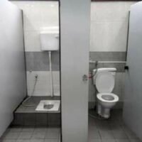 Eine Frau in Khon Kaen meldete kürzlich einen beunruhigenden Vorfall in einem örtlichen Restaurant , wo sie heimlich gefilmt wurde , während sie die Toilette benutzte. Trotz des Geständnisses des Täters wurden die Beweise vernichtet , so dass die örtliche Polizei keine rechtlichen Schritte einleiten konnte. Der Vorfall ereignete sich in den frühen Morgenstunden des 23. Dezember und veranlasste das Opfer, in den sozialen Medien eine Warnung über die Gefahren heimlicher Aufnahmen an öffentlichen Orten zu posten.