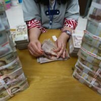 Die Regierung erklärt, sie sei entschlossen, im Jahr 2025 ein Notstandsdekret für die sogenannte Top-Up-Steuer umzusetzen, mit der Erwartung, die Staatseinnahmen dadurch um über 10 Milliarden Baht pro Jahr zu steigern.