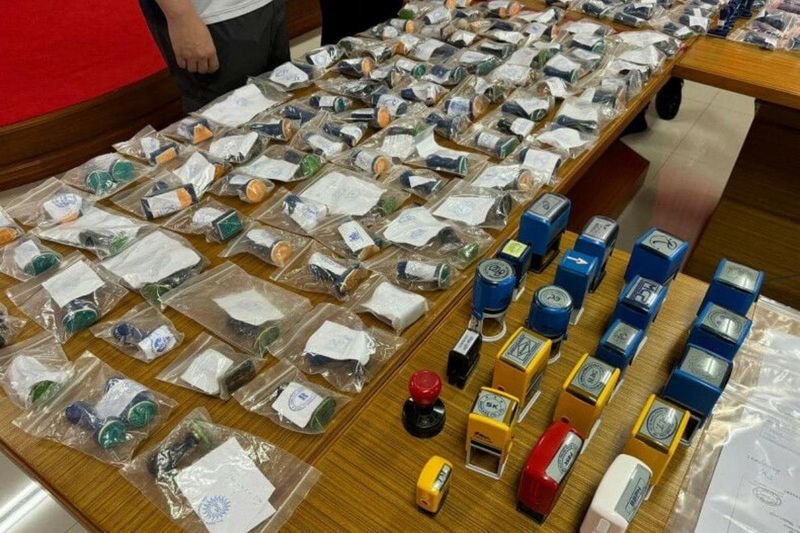 Die Polizei verschärfte ihre Maßnahmen gegen die Verwendung thailändischer Nominalbeamter durch ausländische Unternehmen und nahm in den letzten Wochen über 1.000 Personen fest. Diese groß angelegte Operation war eine gemeinsame Aktion der Polizei und des Handelsministeriums und zielte auf Unternehmen ab, die illegale Geschäftspraktiken anwenden.