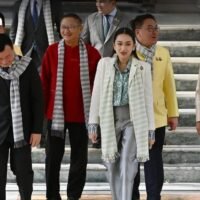 Zum Ende des Jahres 2024 spiegelt Thailands Wirtschaftslandschaft eine Mischung aus Fortschritten und Rückschlägen wider. Experten loben zwar die Regierungsinitiativen, wollen aber grundlegende Probleme wie die Staatsverschuldung angehen. Führende Banken, Institutionen und Ratingagenturen prognostizierten zu Jahresbeginn ein Wirtschaftswachstum zwischen 3,5 und 4 Prozent.