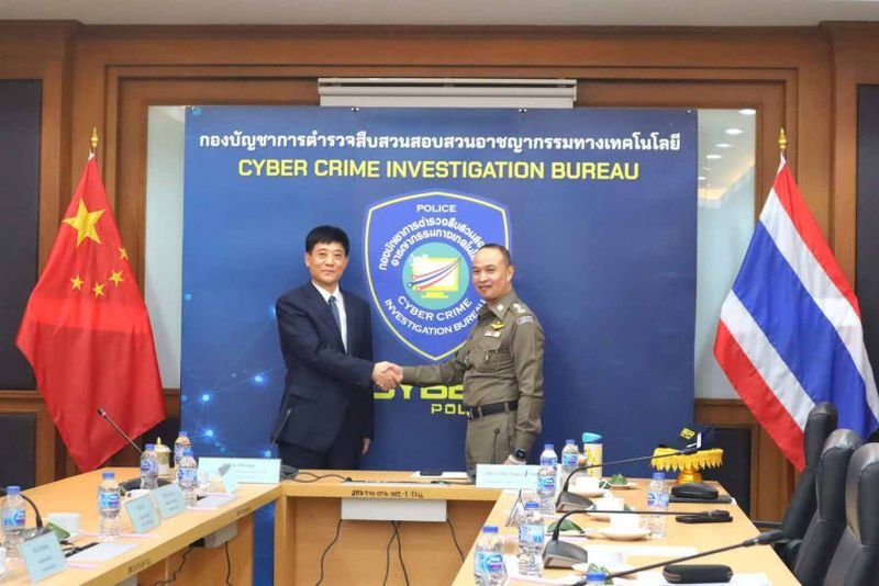 Laut einem chinesischen Vizeminister für öffentliche Sicherheit, der sich derzeit in Thailand aufhält, um Unterstützung bei der Unterbindung dieser Machenschaften zu bitten, beschäftigen 36 große chinesische Call-Scam-Banden mehr als 100.000 Anrufer, um ihre Opfer um Geld zu betrügen.