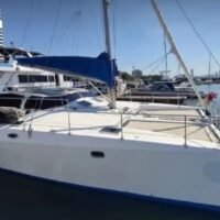 Ein wohlhabender chinesischer Tourist hat bei den thailändischen Behörden Beschwerde eingereicht, nachdem er und seine Familie nach einem Yachtunfall vor Pattaya auf See gestrandet waren. Der Geschäftsmann behauptet, das Reiseunternehmen habe die Sicherheitswarnungen der Behörden missachtet und das Leben seiner Familie gefährdet.