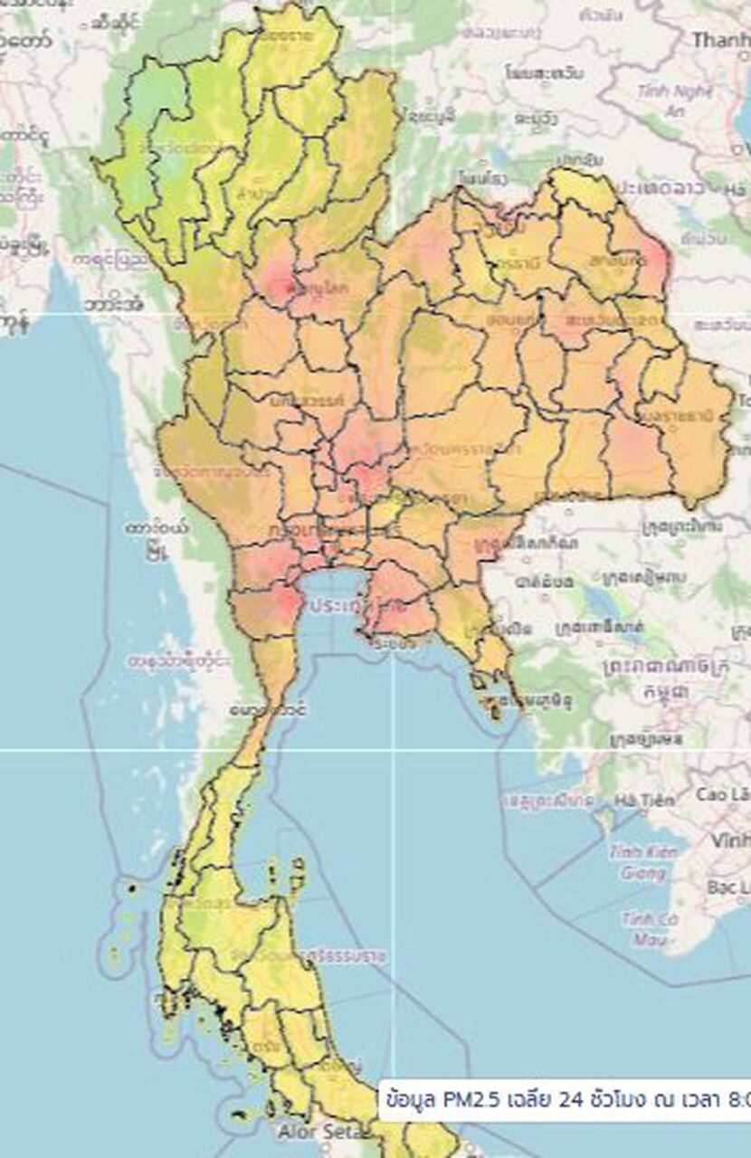 Die Agentur für Geoinformatik und Raumfahrttechnologie (Gistda) meldete um 8 Uhr, dass Feinstaubpartikel mit einem Durchmesser von 2,5 Mikrometern und weniger (PM2,5) in 46 Provinzen die Stufe Rot und in 21 Provinzen die Stufe Orange (beginnt, die Gesundheit zu beeinträchtigen) erreichten. Die meisten davon befanden sich in der Zentralebene sowie im Nordosten und Osten.