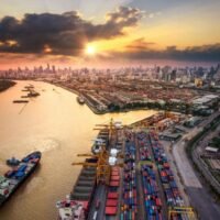 Thailand steht in diesem Jahr vor fünf großen Herausforderungen, die sein Wirtschaftswachstum behindern könnten. Dazu gehören die Verschuldung der privaten Haushalte, die Investitions- und Zinspolitik, Trumponomics 2.0, Chinas Konjunkturabschwung und geopolitische Spannungen.