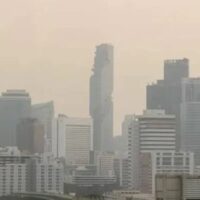 Thailands Gesundheitsminister Somsak Thepsuthin hat eine dringende Reaktion auf die stark ansteigende PM 2,5 Luftverschmutzung herausgegeben, die in 14 Provinzen die Sicherheitsgrenzwerte überschritten hat und eine Gefahr für die öffentliche Gesundheit darstellt.