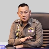 Thailands Strafverfolgungsbehörden verstärken ihre Bemühungen, die illegale Einwanderung einzudämmen, indem sie sieben strenge Maßnahmen umsetzen und innerhalb von sieben Tagen greifbare Ergebnisse anstreben. Dies kommt direkt vom Polizeichef, der warnt, dass jeder Beamte, der der Mittäterschaft oder Fahrlässigkeit überführt wird, mit ernsthaften Konsequenzen rechnen muss.