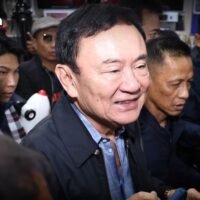 Der ehemalige thailändische Premierminister Thaksin Shinawatra hat erklärt, dass er nicht in das Amt zurückkehren werde und dies auch nicht tun werde. Stattdessen werde er sich darauf konzentrieren, die politische Karriere seiner Tochter zu unterstützen und dazu beizutragen, den Lebensstandard der thailändischen Bürger zu verbessern. Dazu gehöre auch sein Versprechen, die Stromkosten in diesem Jahr auf 3,70 Baht pro Einheit zu senken.