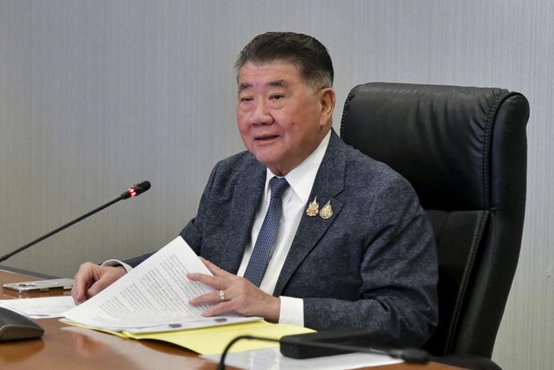Justizminister Tawee Sodsong und Vizepremierminister Phumtham Wechayachai, der dem Gremium vorsitzt, bestätigten den Schritt am Montag. Herr Phumtham betonte, dass der Prozess den gesetzlichen Vorschriften entsprechen werde und es keine politische Einmischung geben werde.
