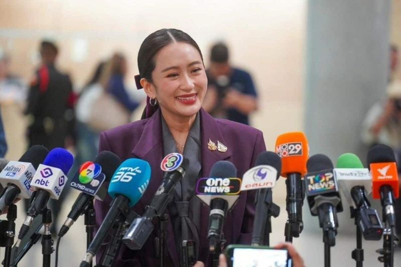 In einer kürzlichen Fernsehsendung mit dem Titel „Empowering Thais“ betonte die 38-jährige Premierministerin, wie wichtig politische Stabilität sei, um Investoren anzuziehen, und würdigte zugleich das bescheidene BIP-Wachstum des vergangenen Jahres von 2,5 Prozent – eine leichte Verbesserung gegenüber den 2,0 Prozent des Vorjahres.
