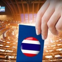Das Europäische Parlament hat gestern am Donnerstag (13. März) eine Resolution verabschiedet, in der Thailand für die Abschiebung von Uiguren nach China verurteilt wird. Die Abgeordneten forderten die Europäische Kommission außerdem auf, die Verhandlungen über ein Freihandelsabkommen zu nutzen, um Thailand zu einer Reform seines Majestätsbeleidigungsgesetzes, zur Freilassung politischer Gefangener und zu einem Stopp der Abschiebungen von Uiguren zu drängen.