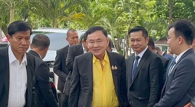 Das Strafgericht hat gestern (6. März) den Antrag des De-facto Vorsitzenden der Pheu Thai Partei Thaksin Shinawatra, gegen den eine Klage wegen Majestätsbeleidigung läuft, abgelehnt, Indonesien zu einem ASEAN-Treffen zu besuchen, berichtete die Zeitung Naewna.