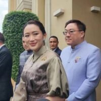 Premierministerin Paetongtarn Shinawatra gab heute bekannt, dass der Gesetzentwurf für den Unterhaltungskomplex noch nicht zur Kabinettsdiskussion bereit sei. Sie betonte die Notwendigkeit gründlicher Konsultationen mit verschiedenen Interessengruppen, bevor das Projekt in Angriff genommen werden könne. Sie betonte, dass es sich um ein Novum in Thailand handele und dass übereilte Entscheidungen vermieden werden sollten.